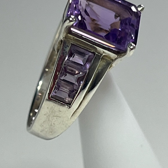 Fessenden & Co. Large Emerald cut Amethyst with amethyst baguettes on the sides - Picture 6 of 6